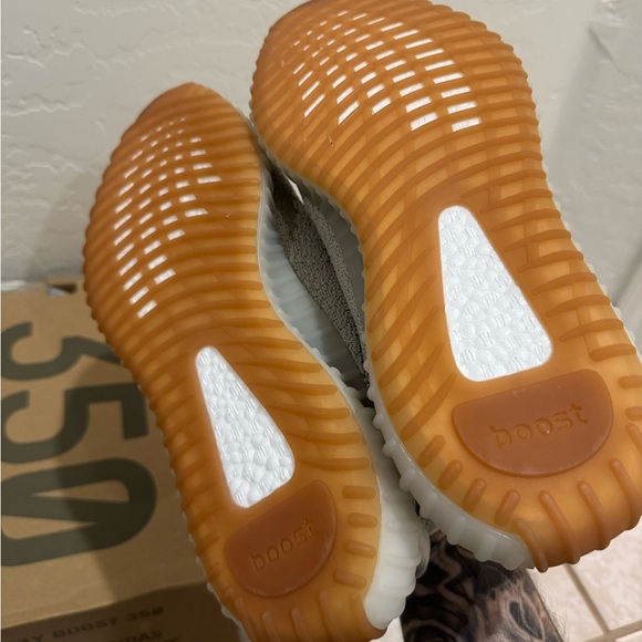 Adidas Yeezy Boost 350 V2 - “bone” - Picture 6 of 6